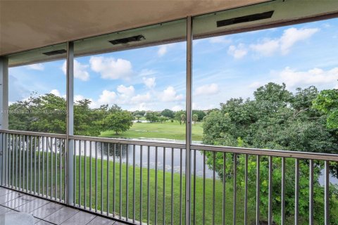 Condo in Pembroke Pines, Florida, 1 bedroom  № 2088730 - photo 19