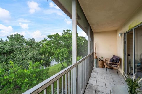 Condo in Pembroke Pines, Florida, 1 bedroom  № 2088730 - photo 20