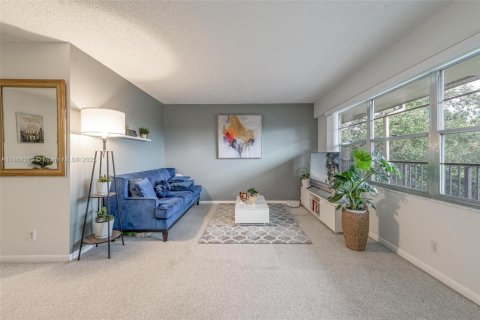 Condo in Pembroke Pines, Florida, 1 bedroom  № 2088730 - photo 7
