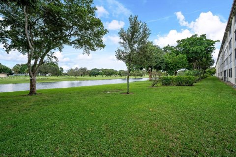 Condo in Pembroke Pines, Florida, 1 bedroom  № 2088730 - photo 22