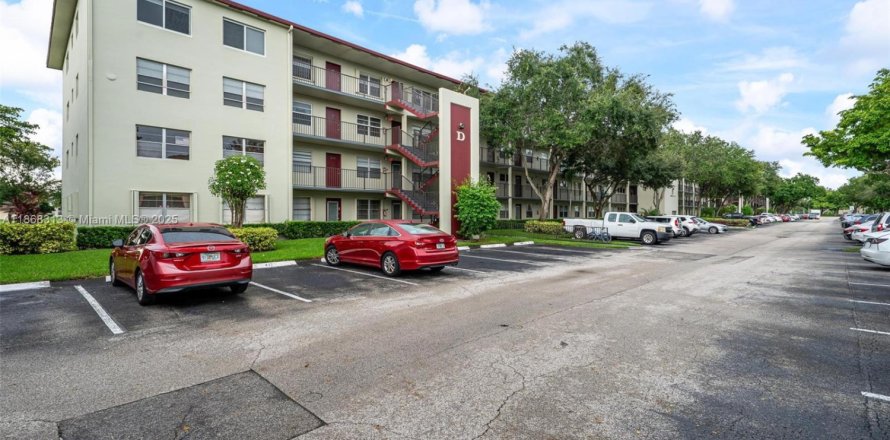 Condo in Pembroke Pines, Florida, 1 bedroom  № 2088730