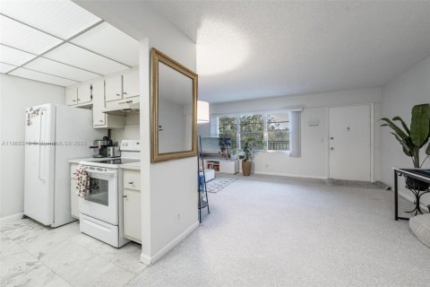Condo in Pembroke Pines, Florida, 1 bedroom  № 2088730 - photo 4