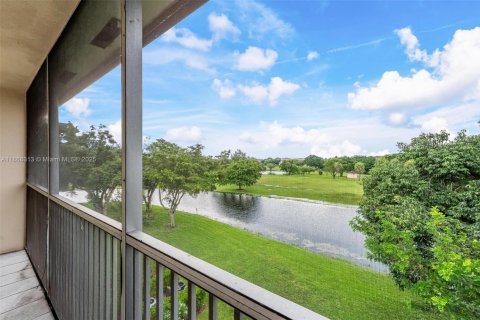 Condo in Pembroke Pines, Florida, 1 bedroom  № 2088730 - photo 21