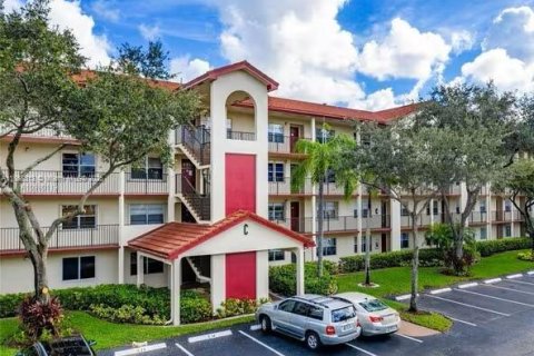 Condo in Pembroke Pines, Florida, 1 bedroom  № 2088730 - photo 24