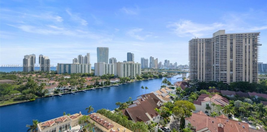 Кондоминиум с 1 спальней в Авентура, Флорида № 2022352