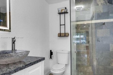 House in Dania Beach, Florida 3 bedrooms, 115.57 sq.m. № 1932509 - photo 21