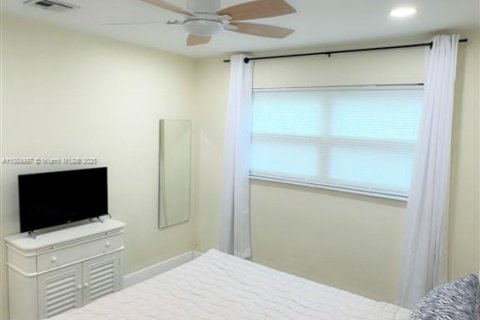 House in Dania Beach, Florida 3 bedrooms, 115.57 sq.m. № 1932509 - photo 17