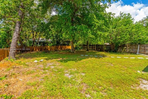 House in Dania Beach, Florida 3 bedrooms, 115.57 sq.m. № 1932509 - photo 27