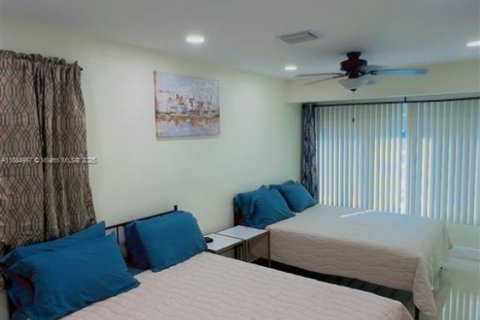 House in Dania Beach, Florida 3 bedrooms, 115.57 sq.m. № 1932509 - photo 15