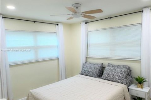 House in Dania Beach, Florida 3 bedrooms, 115.57 sq.m. № 1932509 - photo 16