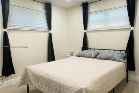 House in Dania Beach, Florida 3 bedrooms, 115.57 sq.m. № 1932509 - photo 8