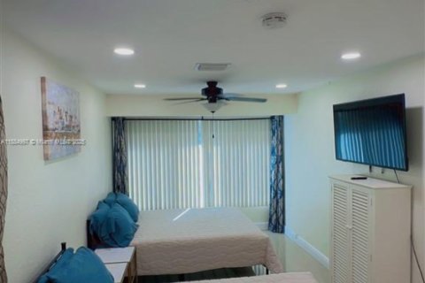 House in Dania Beach, Florida 3 bedrooms, 115.57 sq.m. № 1932509 - photo 14