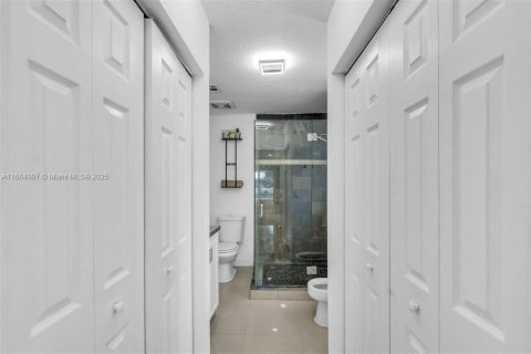 House in Dania Beach, Florida 3 bedrooms, 115.57 sq.m. № 1932509 - photo 19