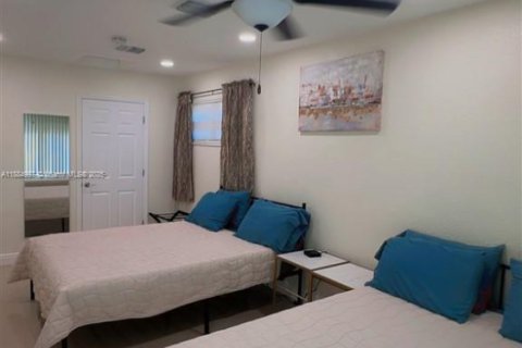 House in Dania Beach, Florida 3 bedrooms, 115.57 sq.m. № 1932509 - photo 13