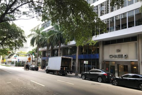 Commercial property in Miami, Florida № 2158565
