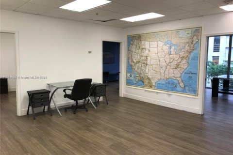 Commercial property in Miami, Florida № 2158565 - photo 5