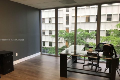 Commercial property in Miami, Florida № 2158565 - photo 6