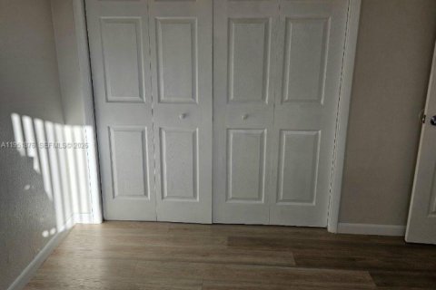 Снять в аренду квартиру в Майами, Флорида 2 спальни, 349.31м2, № 2006073 - фото 10