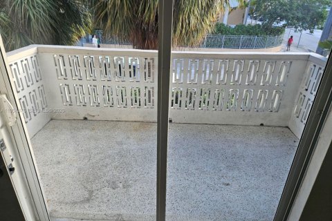 Снять в аренду квартиру в Майами, Флорида 2 спальни, 349.31м2, № 2006073 - фото 5