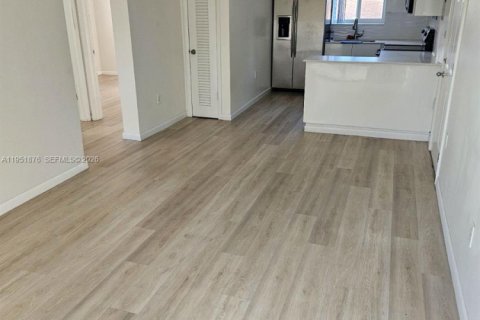 Снять в аренду квартиру в Майами, Флорида 2 спальни, 349.31м2, № 2006073 - фото 3