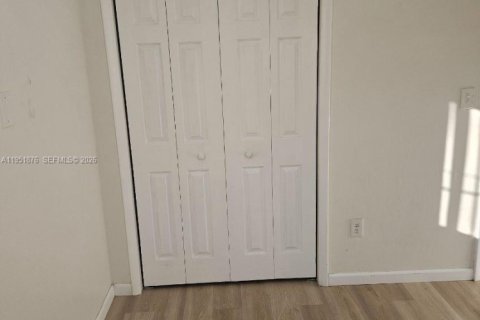 Снять в аренду квартиру в Майами, Флорида 2 спальни, 349.31м2, № 2006073 - фото 9