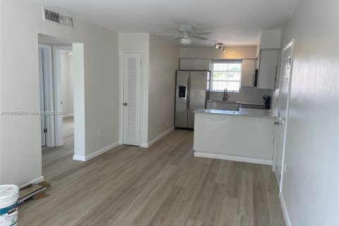 Снять в аренду квартиру в Майами, Флорида 2 спальни, 349.31м2, № 2006073 - фото 2