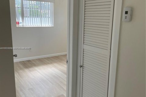 Снять в аренду квартиру в Майами, Флорида 2 спальни, 349.31м2, № 2006073 - фото 12