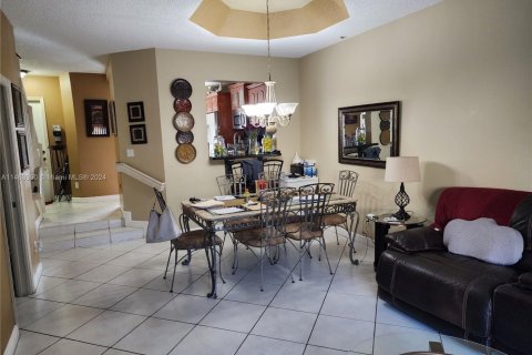 Adosado en venta en Miami, Florida, 3 dormitorios, 135.64 m2 № 1984759 - foto 4