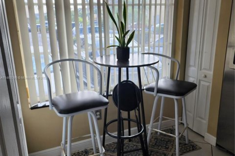 Adosado en venta en Miami, Florida, 3 dormitorios, 135.64 m2 № 1984759 - foto 6