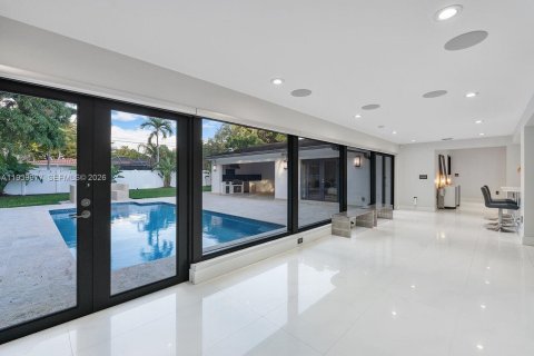 Casa en venta en Miami, Florida, 5 dormitorios, 334.54 m2 № 2000678 - foto 12