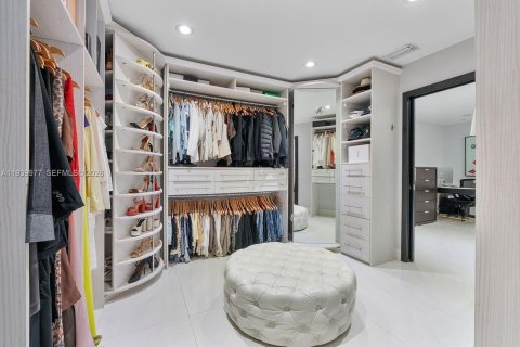 Casa en venta en Miami, Florida, 5 dormitorios, 334.54 m2 № 2000678 - foto 20