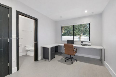 Casa en venta en Miami, Florida, 5 dormitorios, 334.54 m2 № 2000678 - foto 24