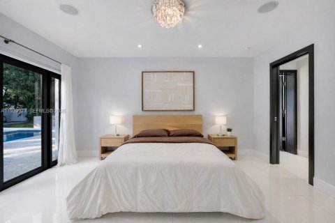 Casa en venta en Miami, Florida, 5 dormitorios, 334.54 m2 № 2000678 - foto 18