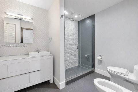 Casa en venta en Miami, Florida, 5 dormitorios, 334.54 m2 № 2000678 - foto 19
