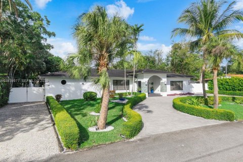 Casa en Miami, Florida 5 dormitorios, 334.54 m2 № 2000678