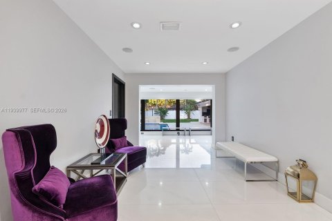 Casa en venta en Miami, Florida, 5 dormitorios, 334.54 m2 № 2000678 - foto 10