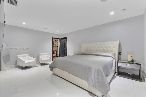 Casa en venta en Miami, Florida, 5 dormitorios, 334.54 m2 № 2000678 - foto 28