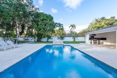 Casa en venta en Miami, Florida, 5 dormitorios, 334.54 m2 № 2000678 - foto 13