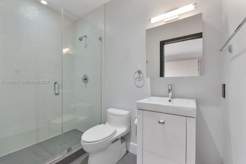 Casa en venta en Miami, Florida, 5 dormitorios, 334.54 m2 № 2000678 - foto 27