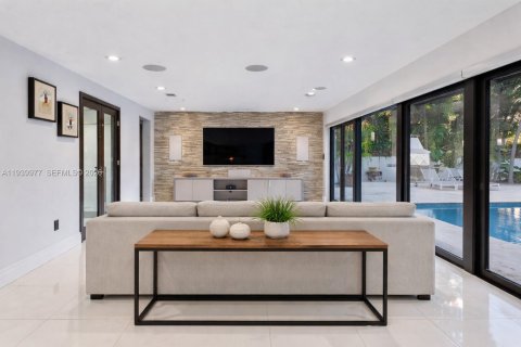 Casa en venta en Miami, Florida, 5 dormitorios, 334.54 m2 № 2000678 - foto 11