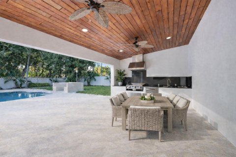 Casa en venta en Miami, Florida, 5 dormitorios, 334.54 m2 № 2000678 - foto 15