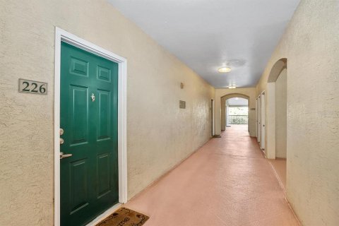 Condo in Clearwater, Florida, 1 bedroom  № 2102547 - photo 14
