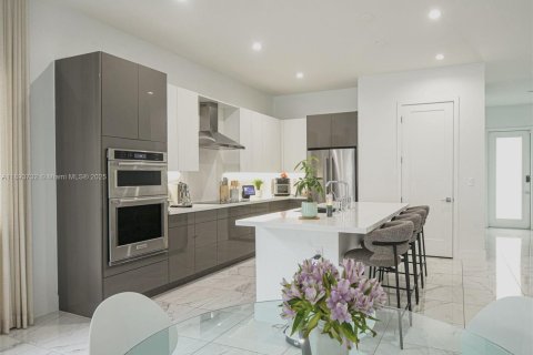 Villa ou maison à vendre à Doral, Floride: 4 chambres, 212.28 m2 № 1945361 - photo 6