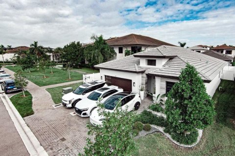 Villa ou maison à vendre à Doral, Floride: 4 chambres, 212.28 m2 № 1945361 - photo 1
