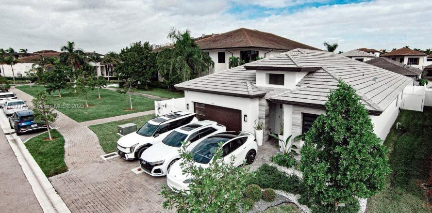 Villa ou maison à Doral, Floride 4 chambres, 212.28 m2 № 1945361
