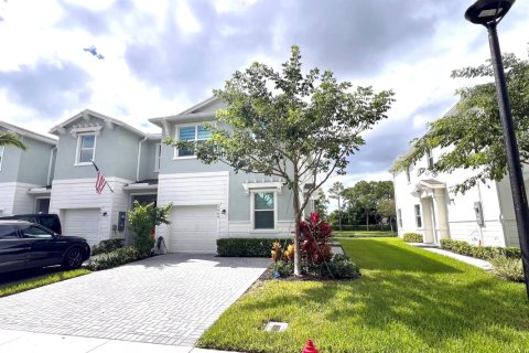 Touwnhouse à vendre à Lake Worth, Floride: 3 chambres, 166.85 m2 № 2078089 - photo 2