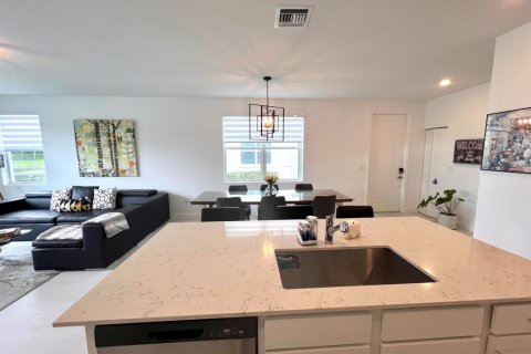 Touwnhouse à vendre à Lake Worth, Floride: 3 chambres, 166.85 m2 № 2078089 - photo 19