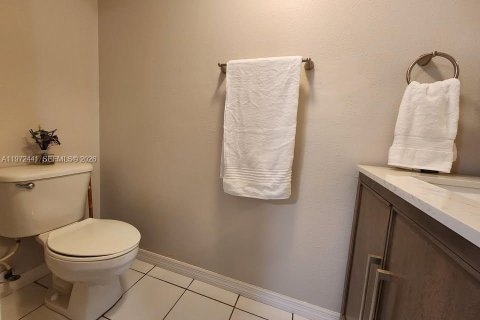 Condo in Hialeah Gardens, Florida, 2 bedrooms  № 2041189 - photo 7