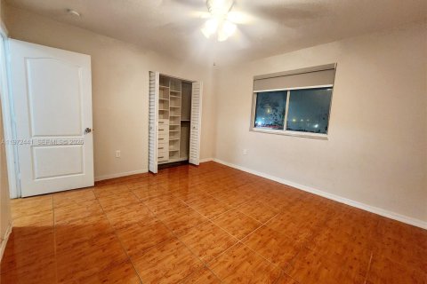 Condo in Hialeah Gardens, Florida, 2 bedrooms  № 2041189 - photo 17