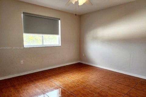 Condo in Hialeah Gardens, Florida, 2 bedrooms  № 2041189 - photo 18